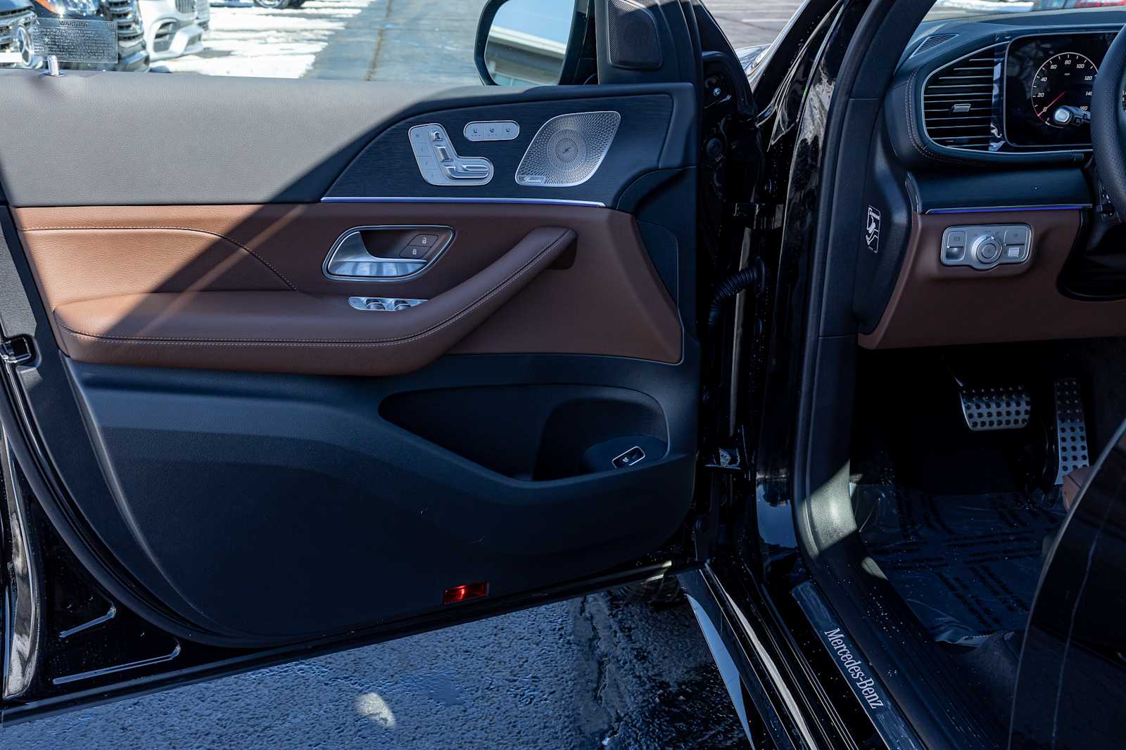 Vehicle image 7 of 20