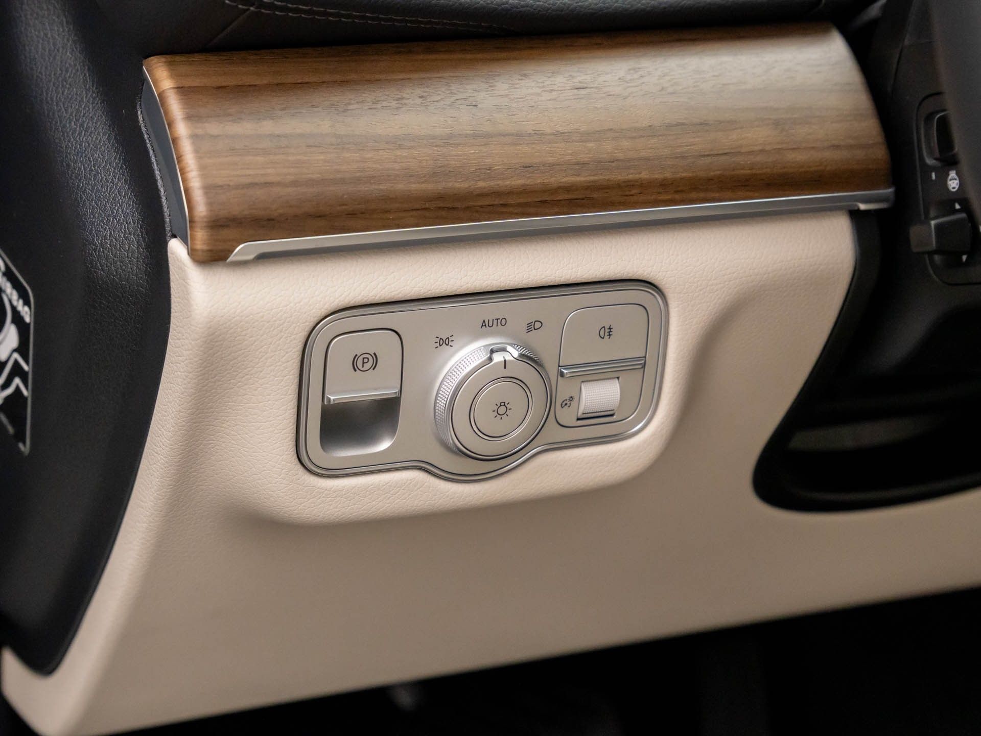 Vehicle image 23 of 40