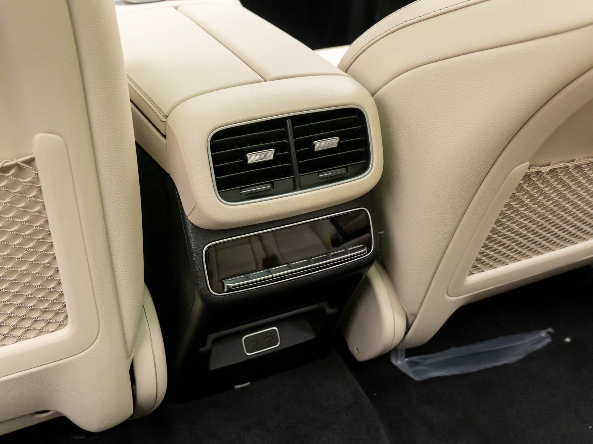 Vehicle image 22 of 40
