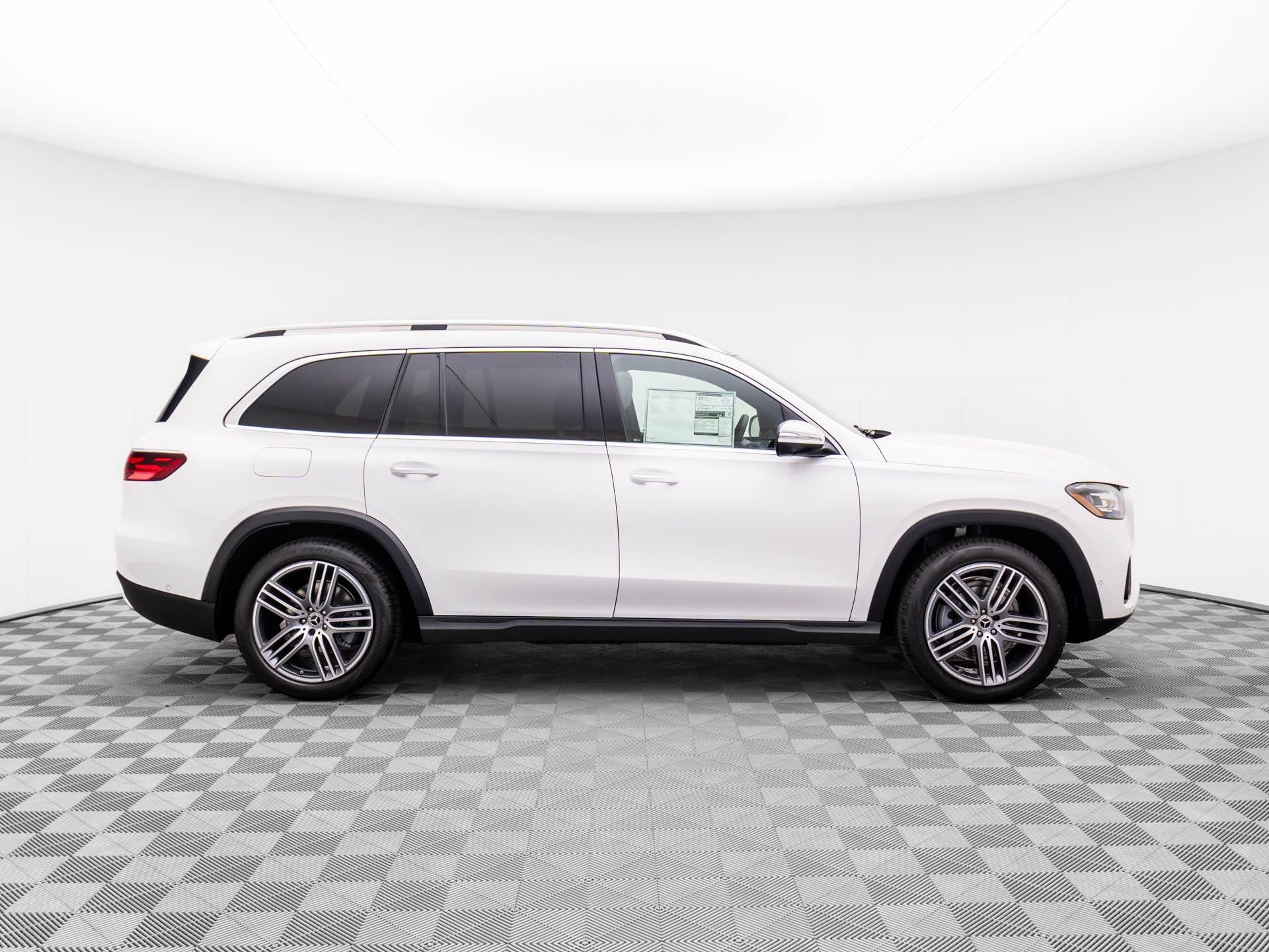 Vehicle image 4 of 40