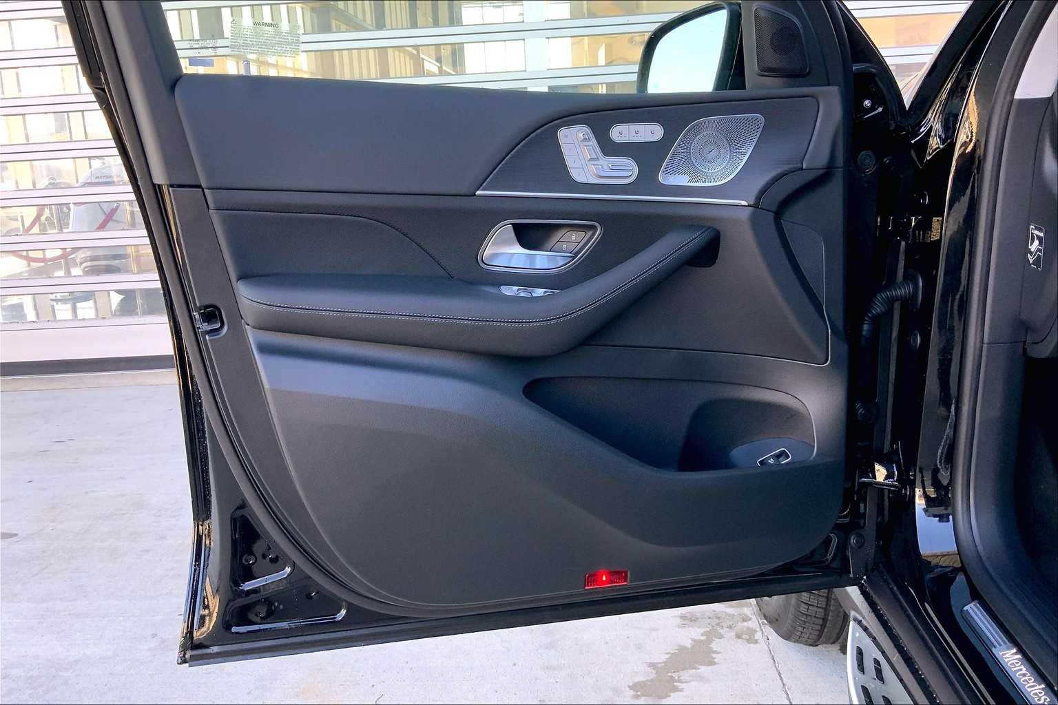 2025 Mercedes-Benz GLS 450 Image 11 of 16