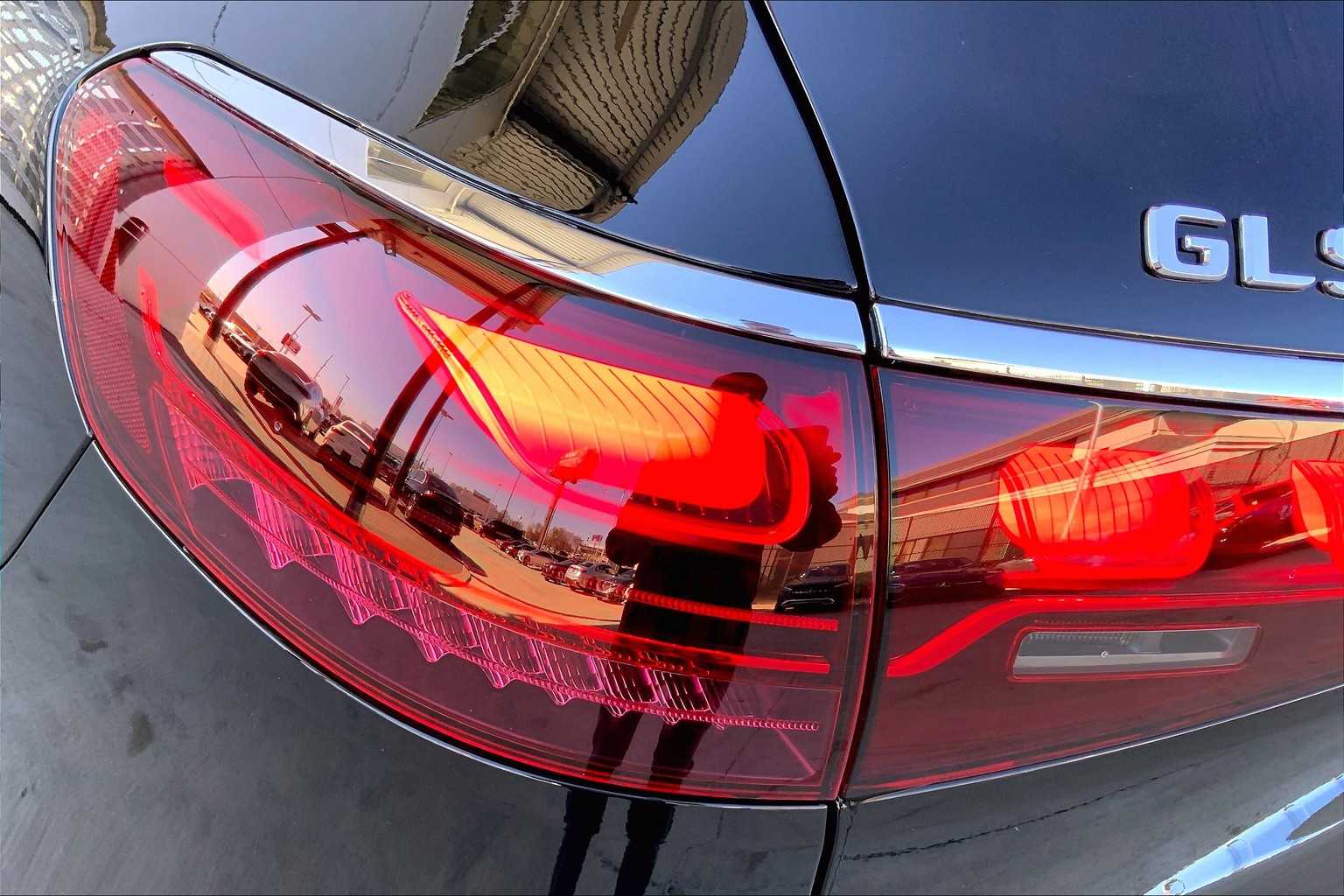 2025 Mercedes-Benz GLS 450 Image 14 of 16