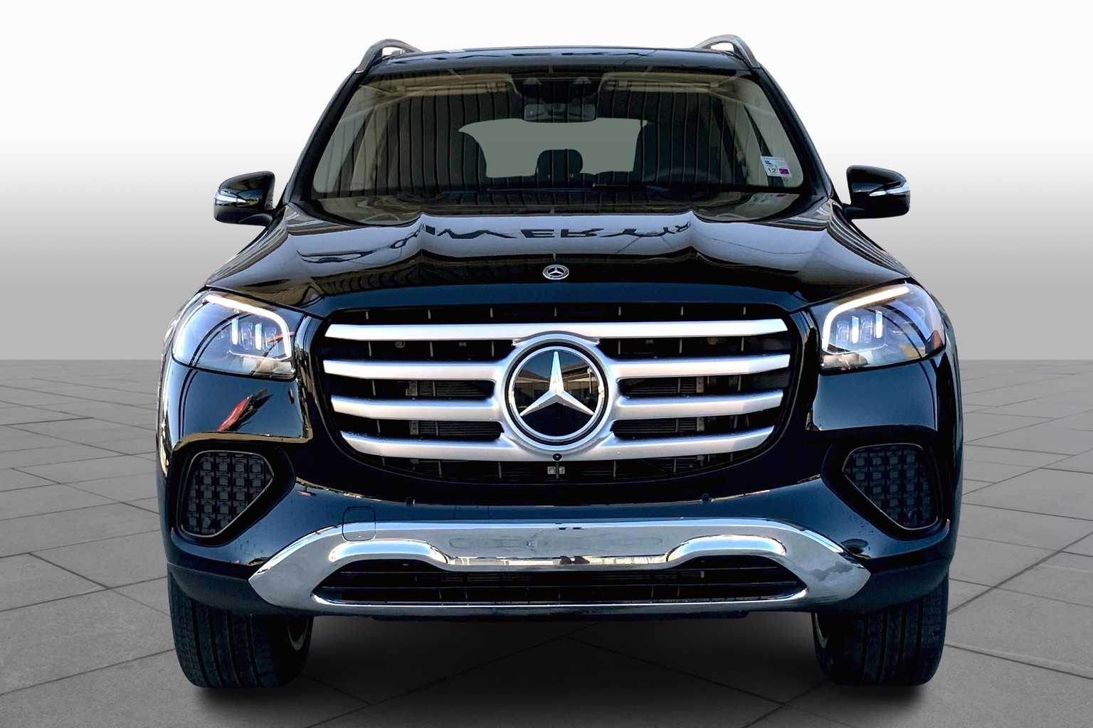 2025 Mercedes-Benz GLS 450 Image 2 of 16