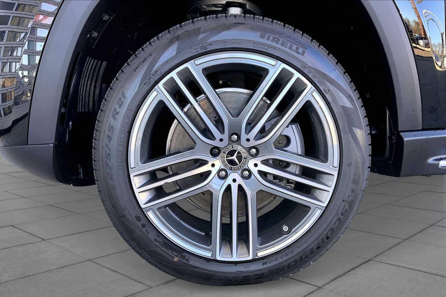 2025 Mercedes-Benz GLS 450 Image 12 of 16