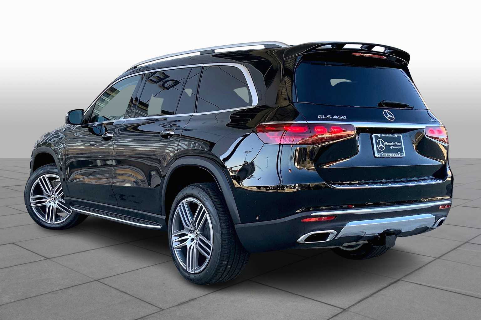 2025 Mercedes-Benz GLS 450 Image 4 of 16