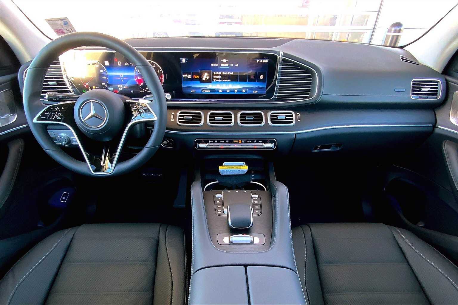 2025 Mercedes-Benz GLS 450 Image 6 of 16