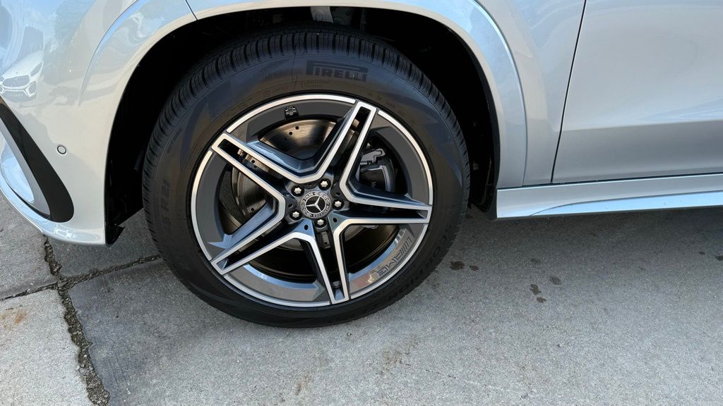 Vehicle image 11 of 18