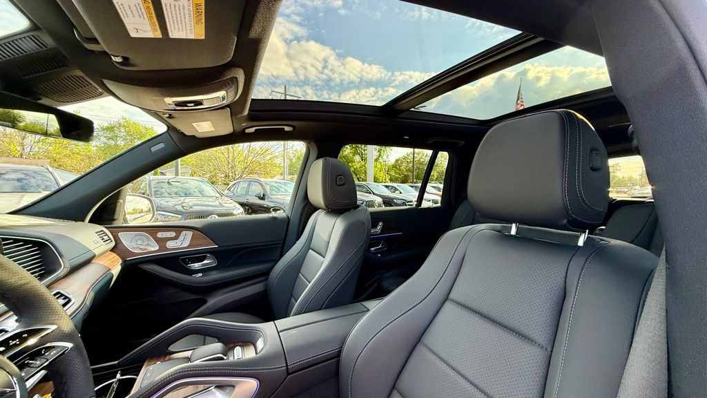 Vehicle image 12 of 18