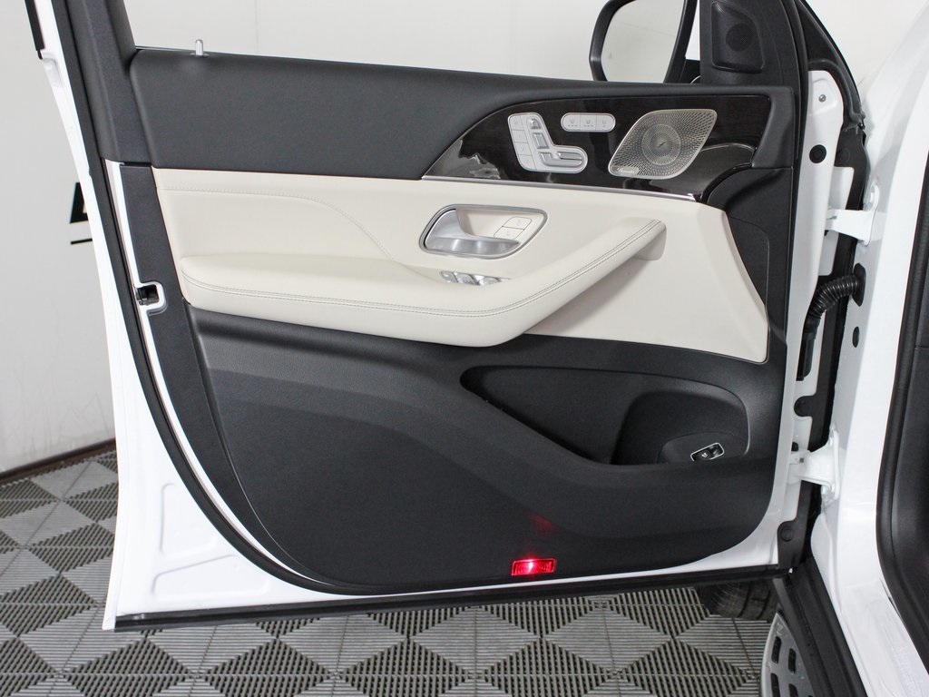 Vehicle image 11 of 37