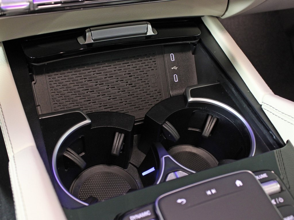 Vehicle image 25 of 37