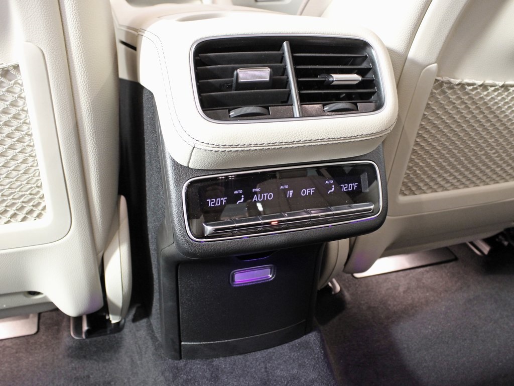 Vehicle image 31 of 37