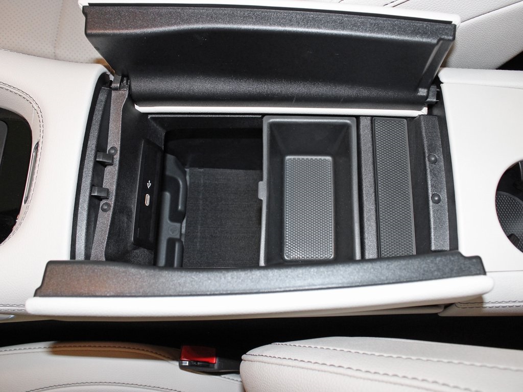 Vehicle image 27 of 37