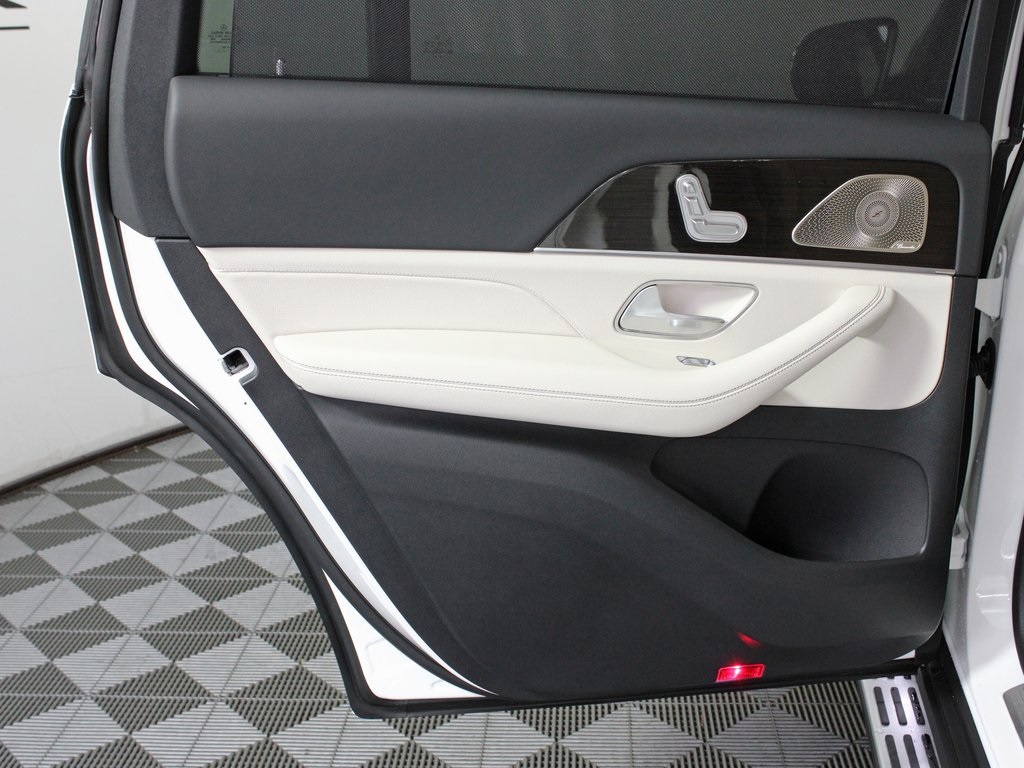 Vehicle image 28 of 37