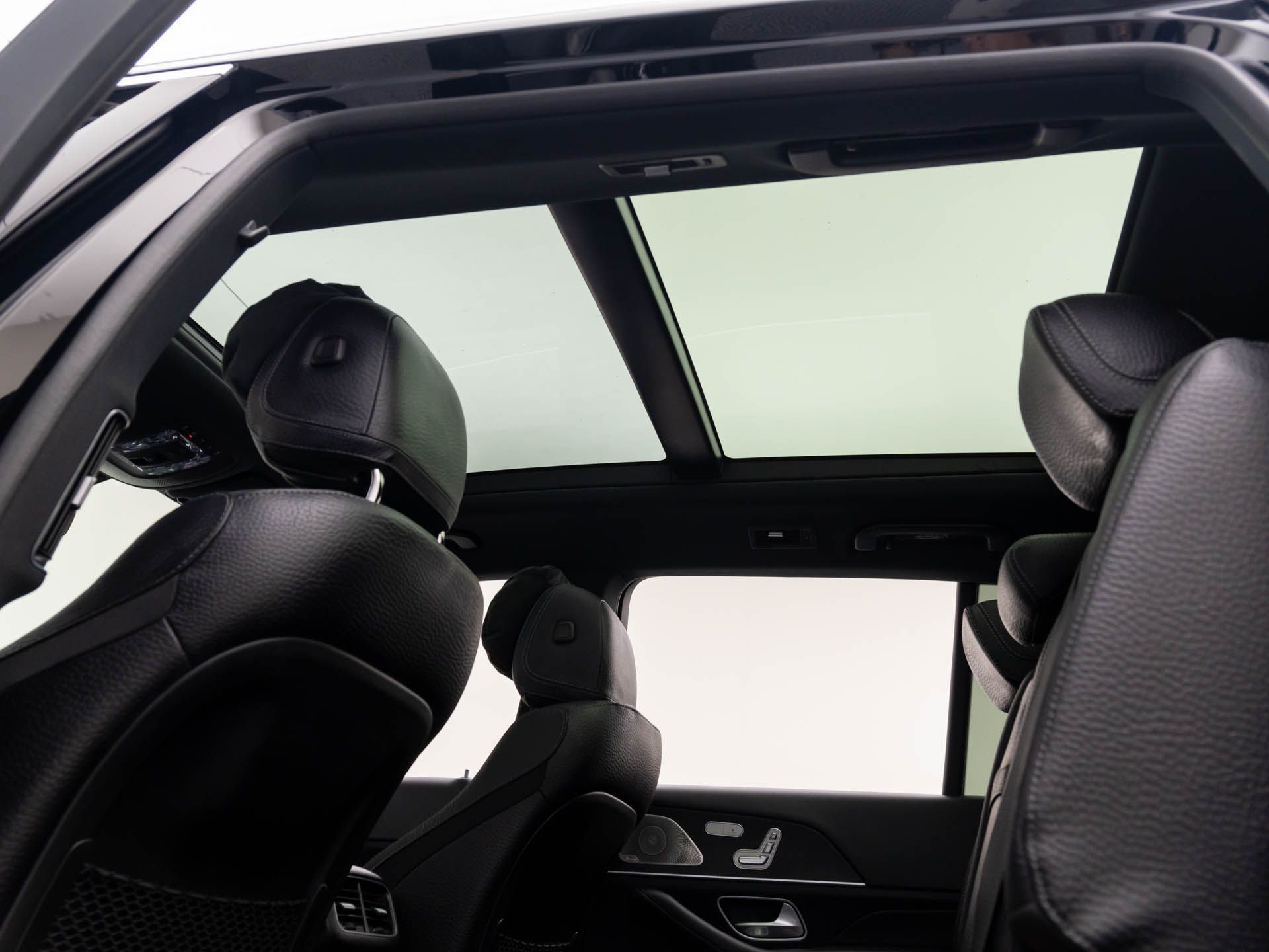Vehicle image 17 of 30