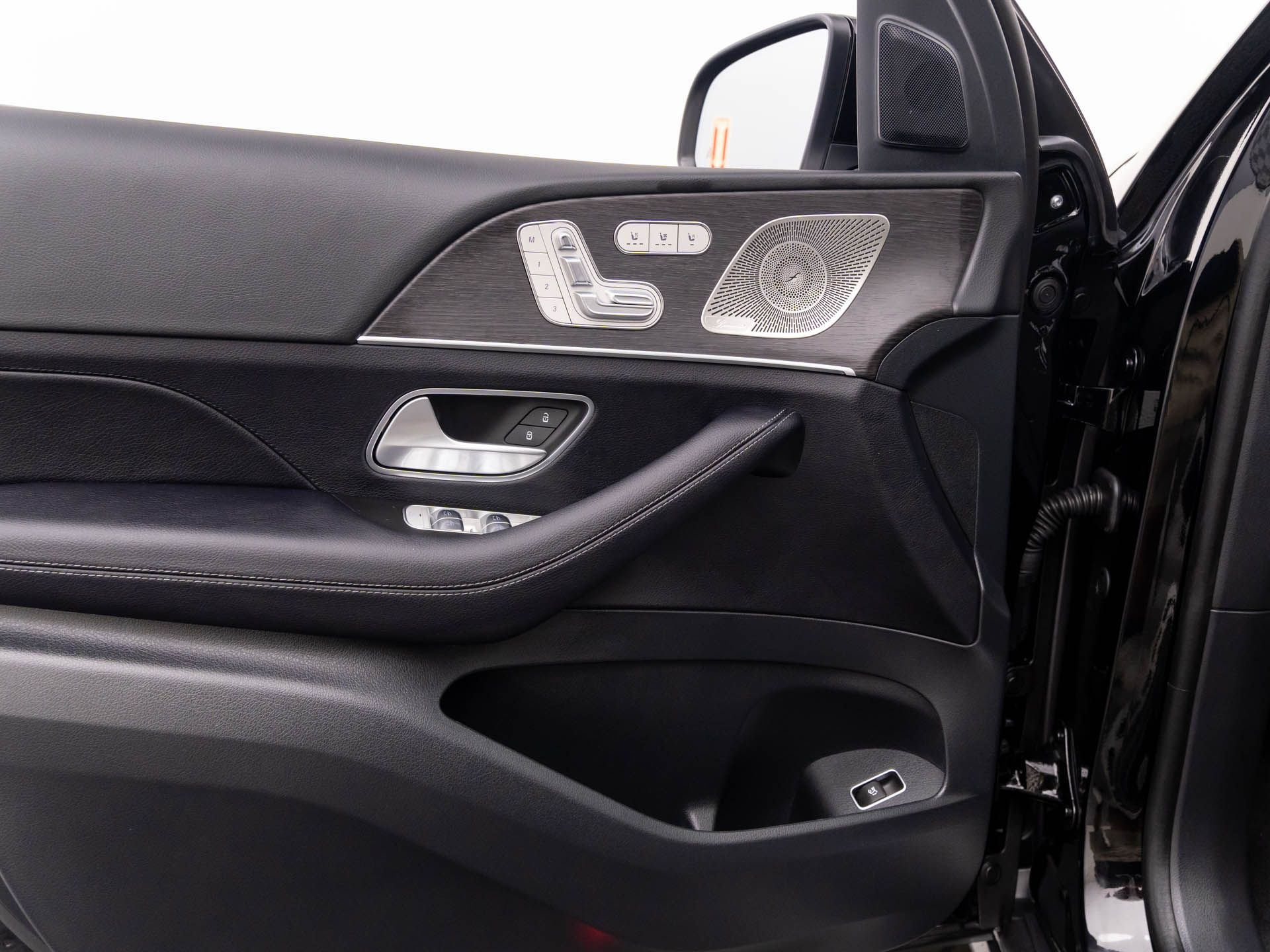 Vehicle image 12 of 30