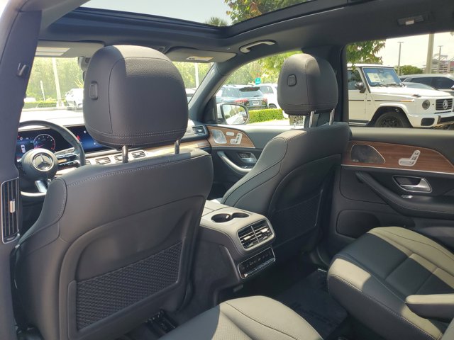 Vehicle image 13 of 39