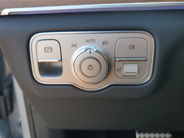 Vehicle image 37 of 39