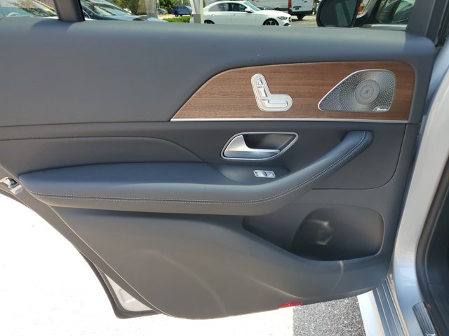 Vehicle image 11 of 39