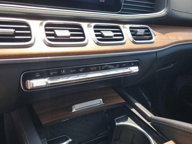 Vehicle image 31 of 39