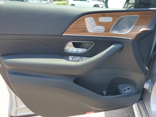 Vehicle image 19 of 39