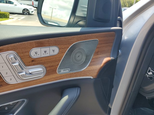 Vehicle image 21 of 39