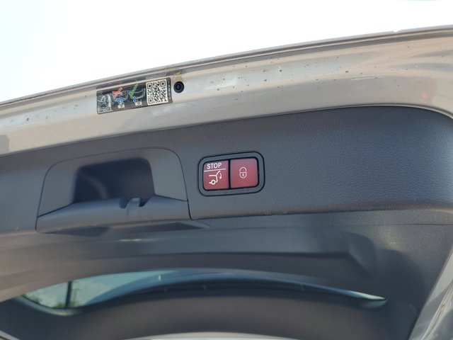 Vehicle image 10 of 39