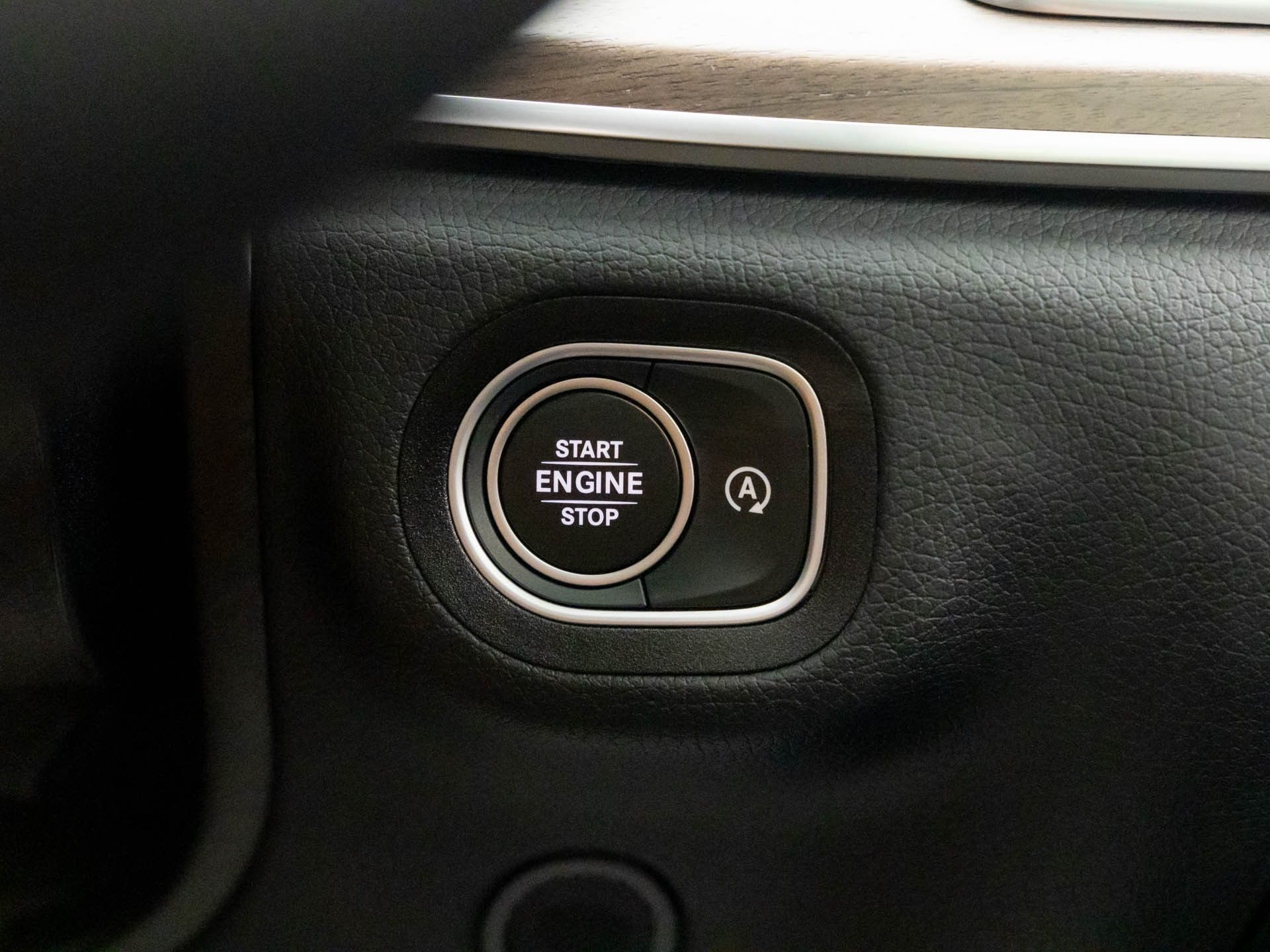 Vehicle image 33 of 35
