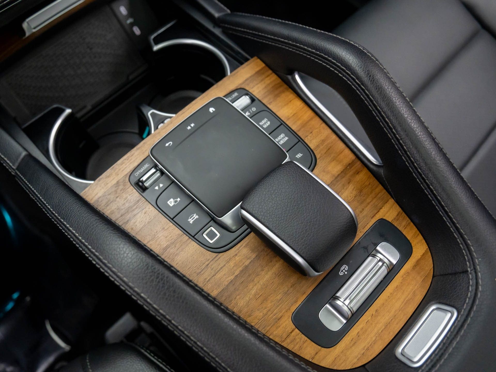 Vehicle image 31 of 35