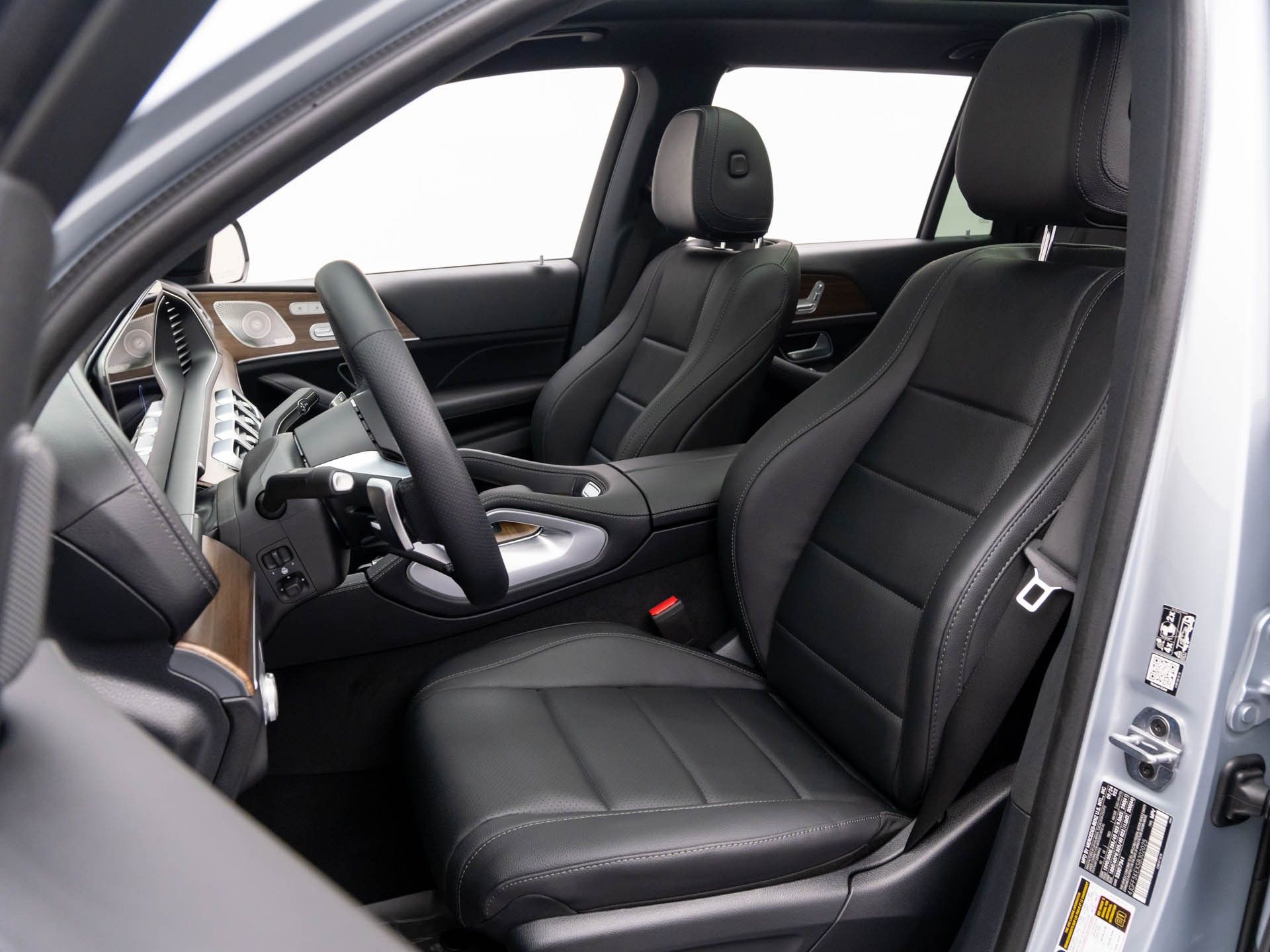 Vehicle image 18 of 35