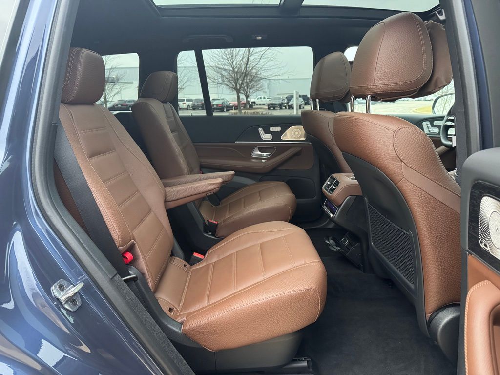 Vehicle image 34 of 39