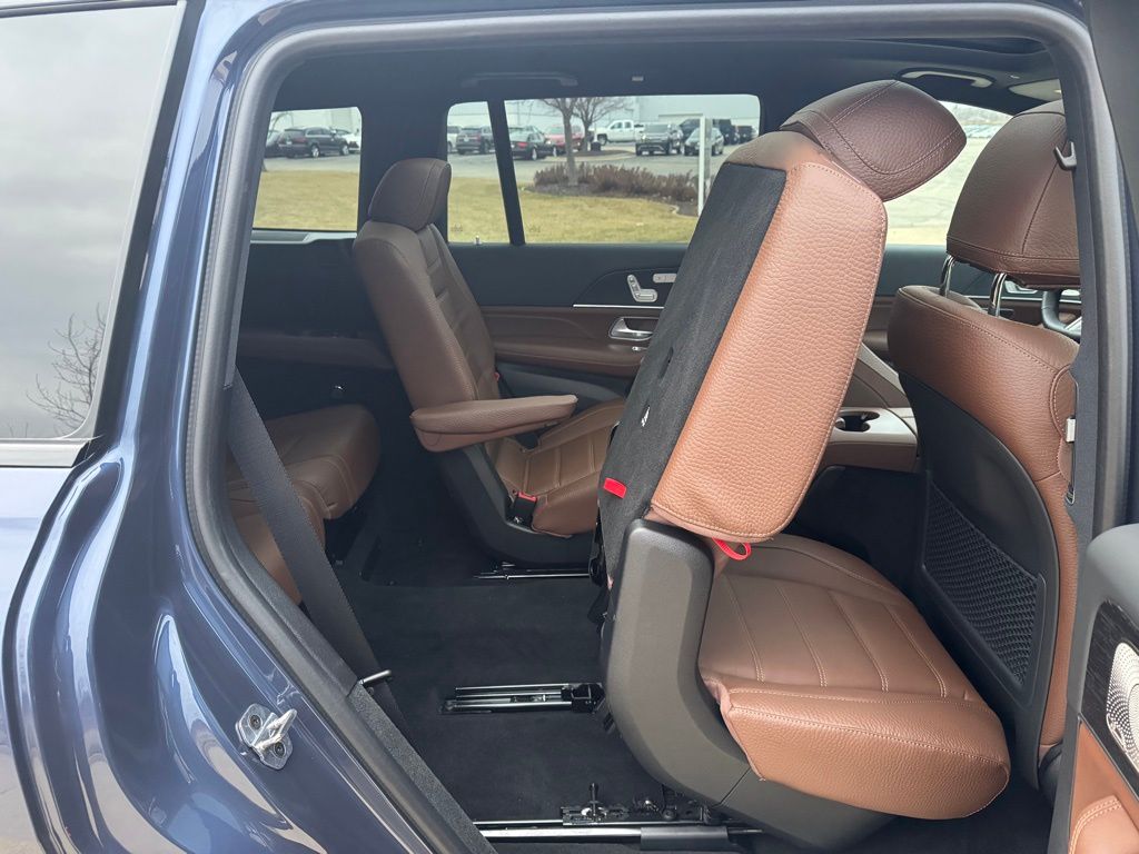 Vehicle image 37 of 39