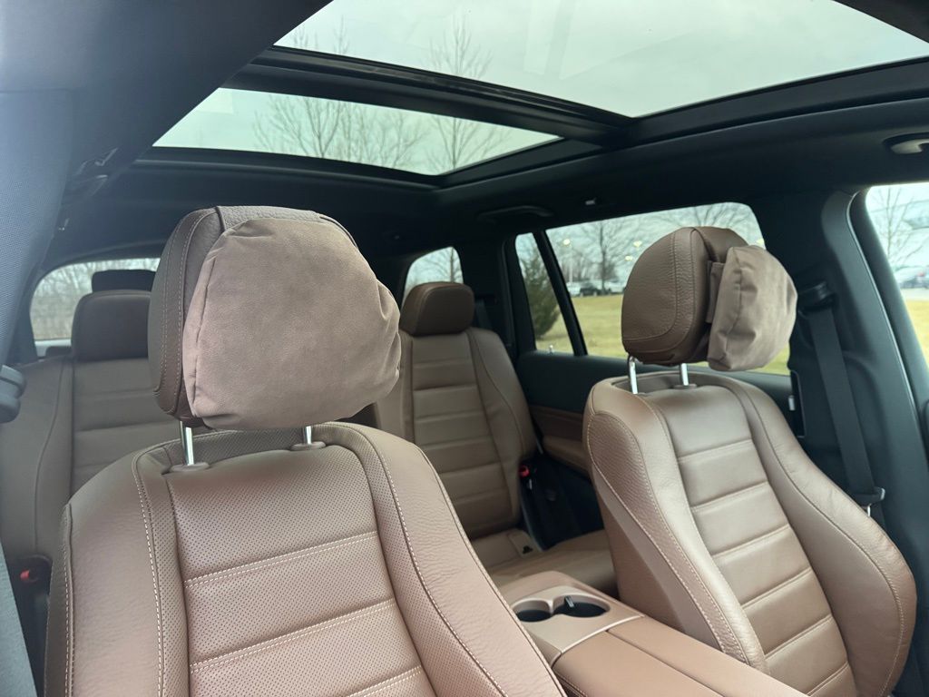 Vehicle image 24 of 39