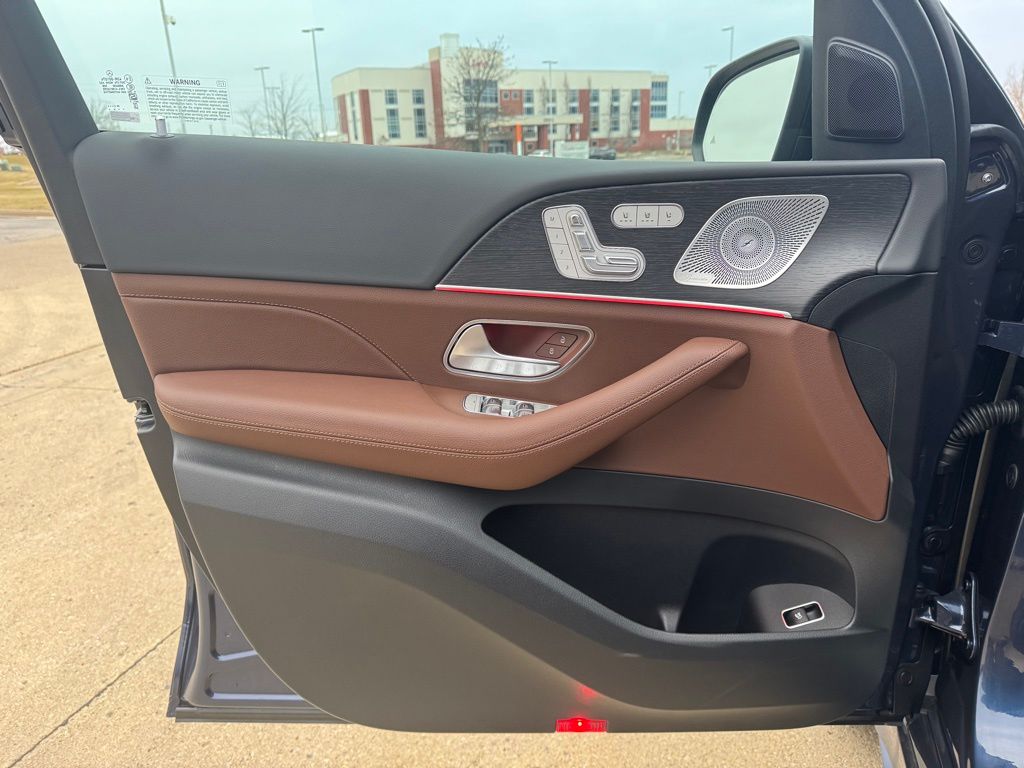 Vehicle image 15 of 39