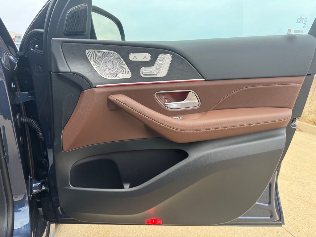 Vehicle image 20 of 39