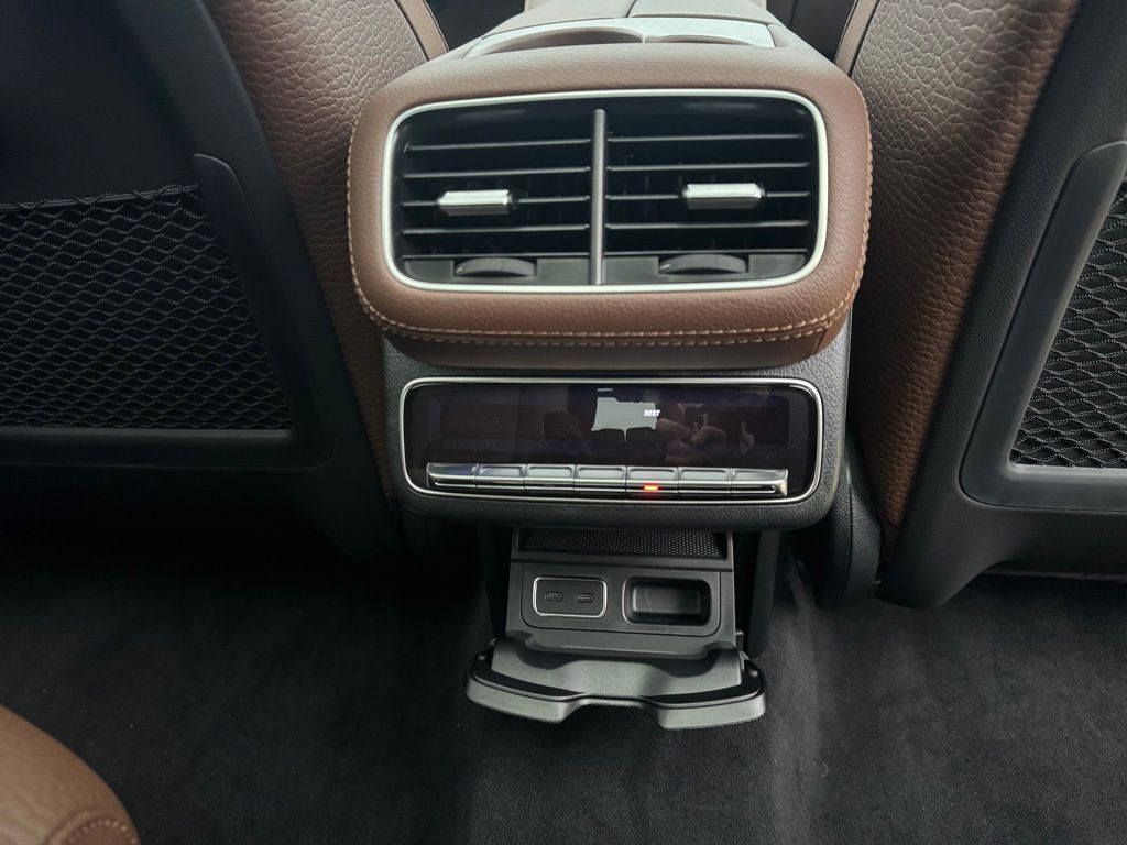 Vehicle image 35 of 39