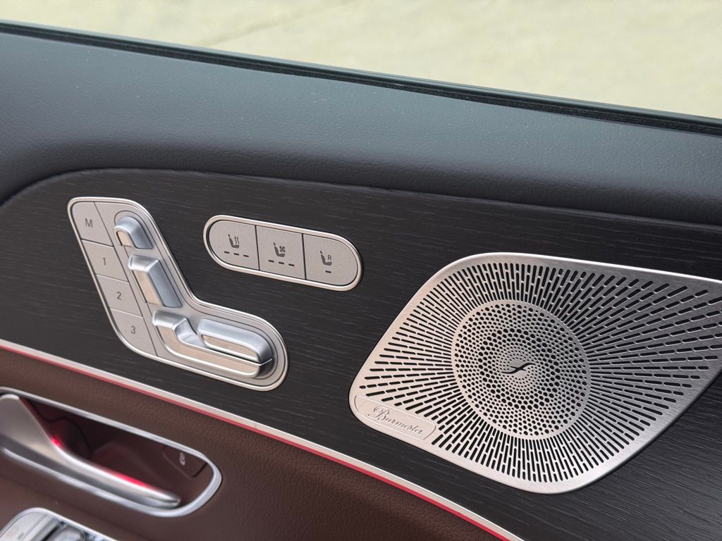 Vehicle image 16 of 39