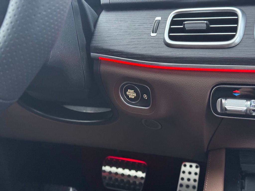 Vehicle image 26 of 39