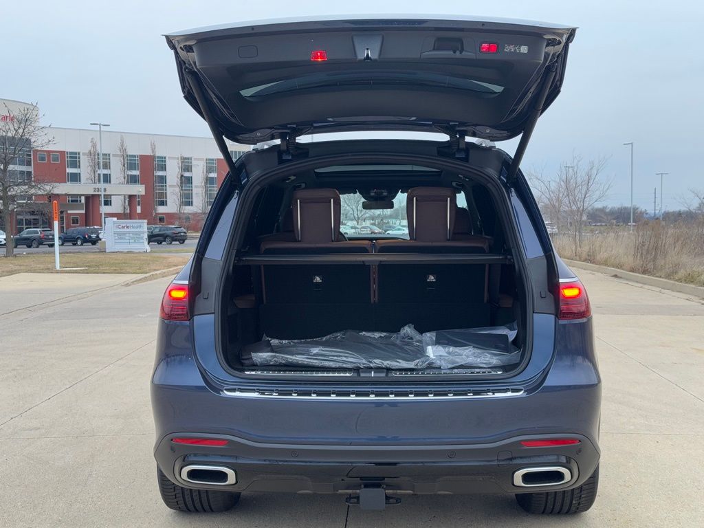 Vehicle image 11 of 39