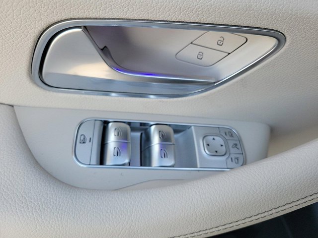 Vehicle image 26 of 43