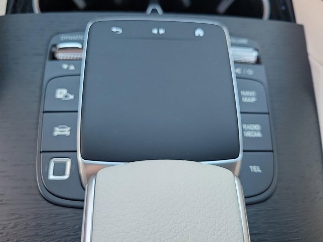 Vehicle image 29 of 43