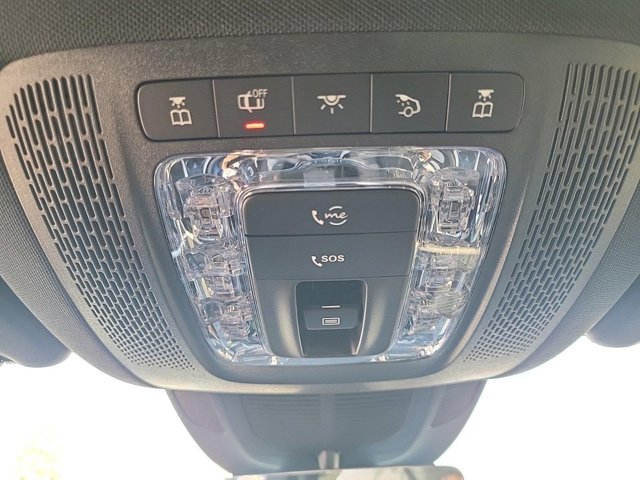 Vehicle image 33 of 43