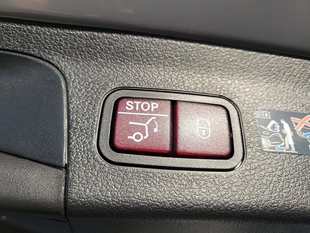 Vehicle image 31 of 43