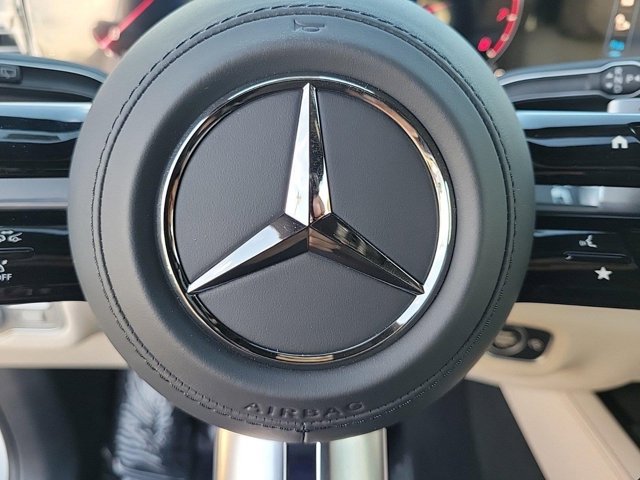 Vehicle image 17 of 43