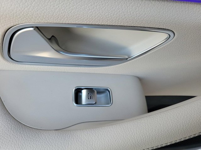 Vehicle image 28 of 43