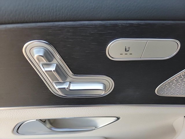 Vehicle image 24 of 43