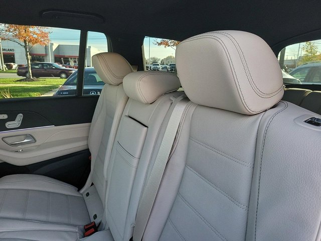 Vehicle image 9 of 43