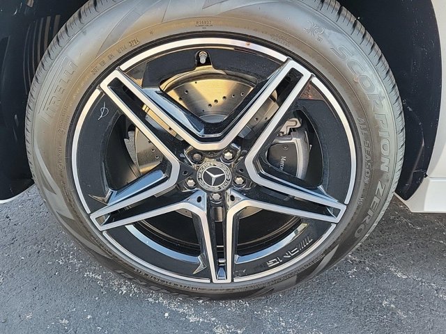 Vehicle image 8 of 43