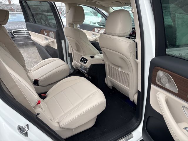 Vehicle image 13 of 32