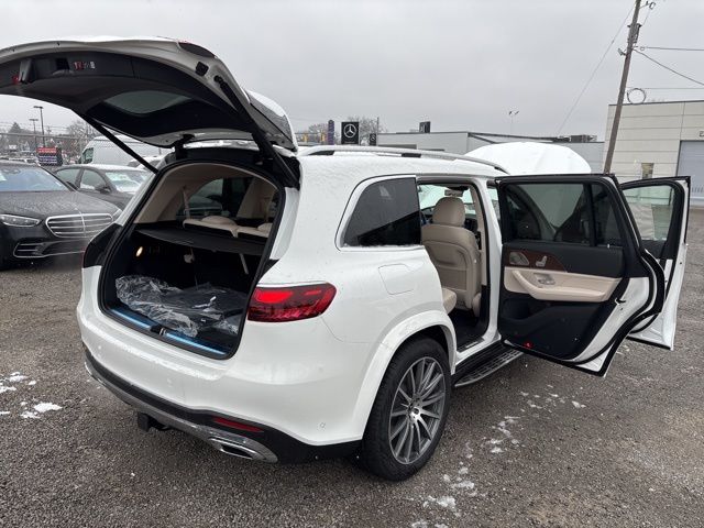 Vehicle image 27 of 32