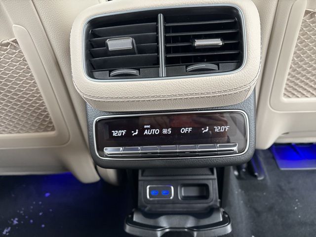 Vehicle image 16 of 32
